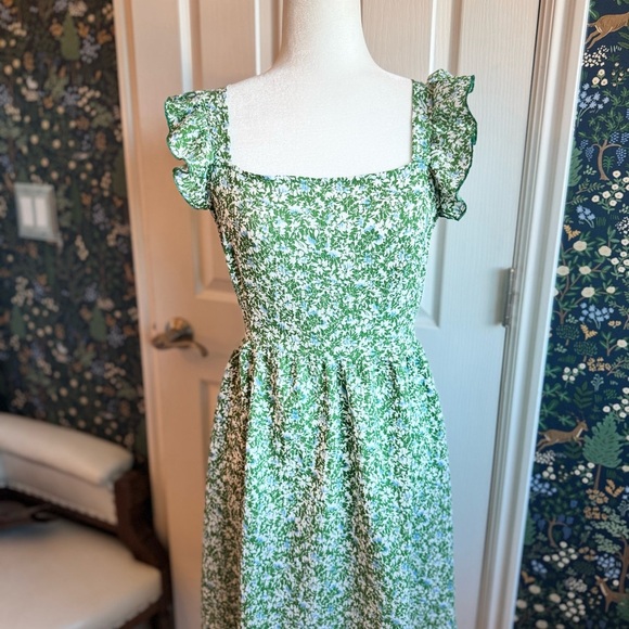Dresses & Skirts - Green Floral Dress with Ruffle Sleeves